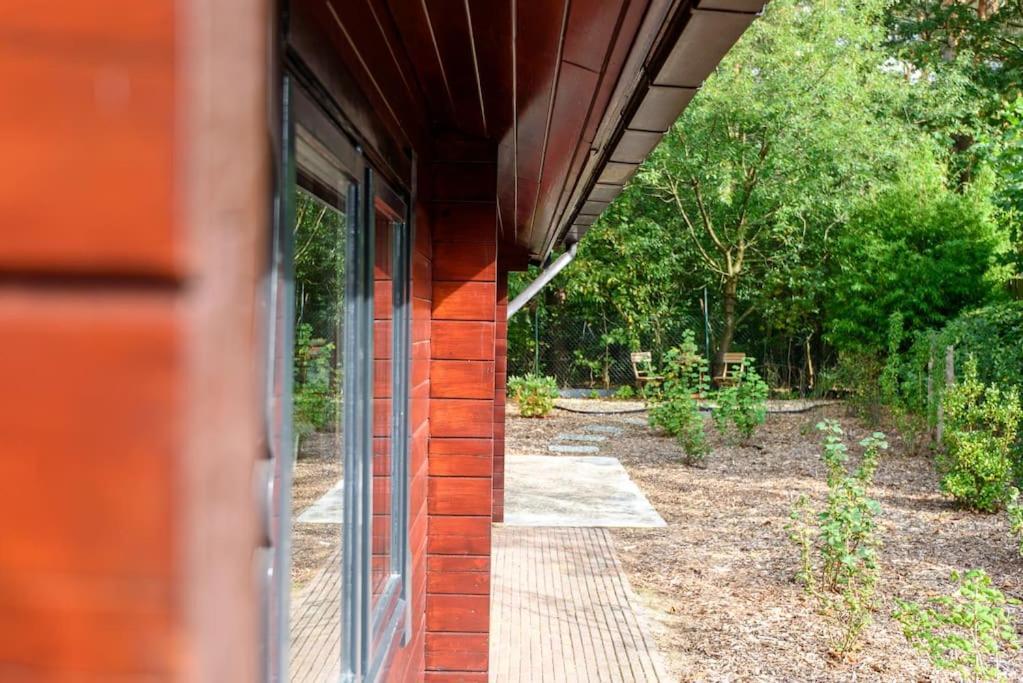 Spacious Wooden Cottage With Infra-Red Sauna At Veluwe Putten Exterior photo