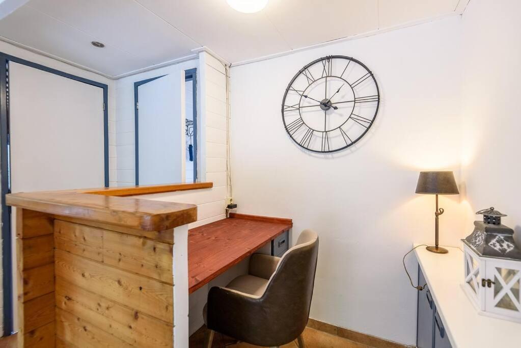 Spacious Wooden Cottage With Infra-Red Sauna At Veluwe Putten Exterior photo