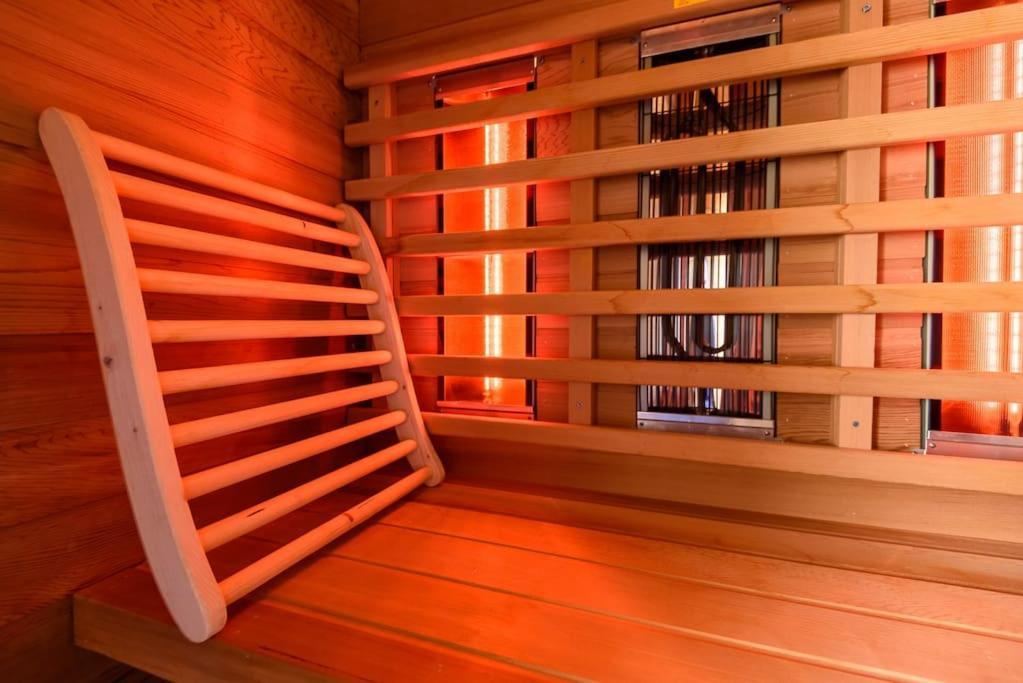 Spacious Wooden Cottage With Infra-Red Sauna At Veluwe Putten Exterior photo