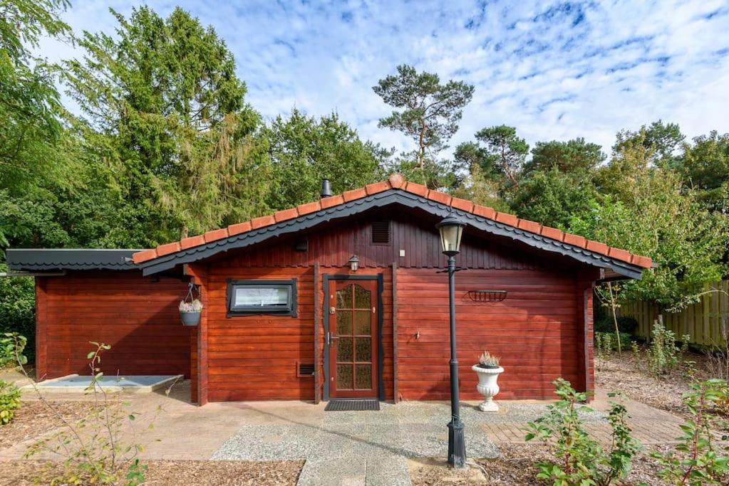 Spacious Wooden Cottage With Infra-Red Sauna At Veluwe Putten Exterior photo