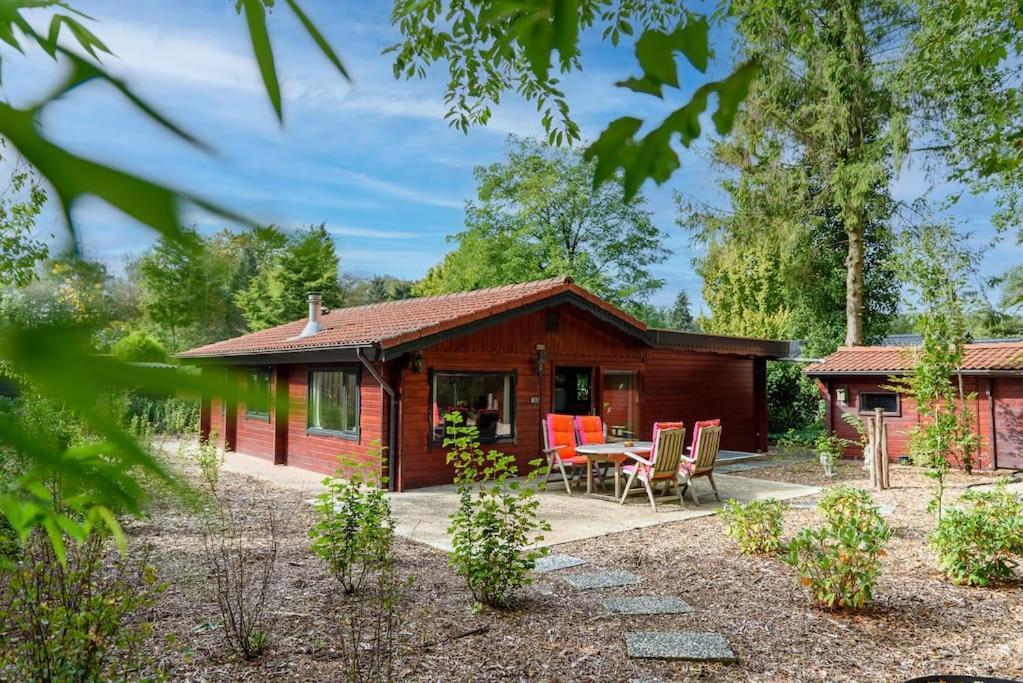 Spacious Wooden Cottage With Infra-Red Sauna At Veluwe Putten Exterior photo