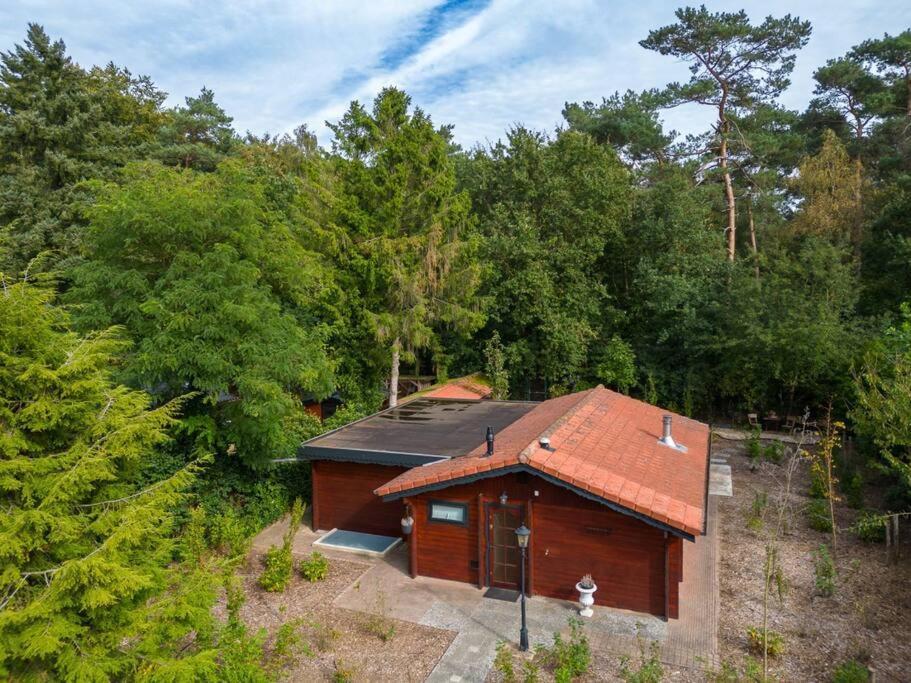 Spacious Wooden Cottage With Infra-Red Sauna At Veluwe Putten Exterior photo
