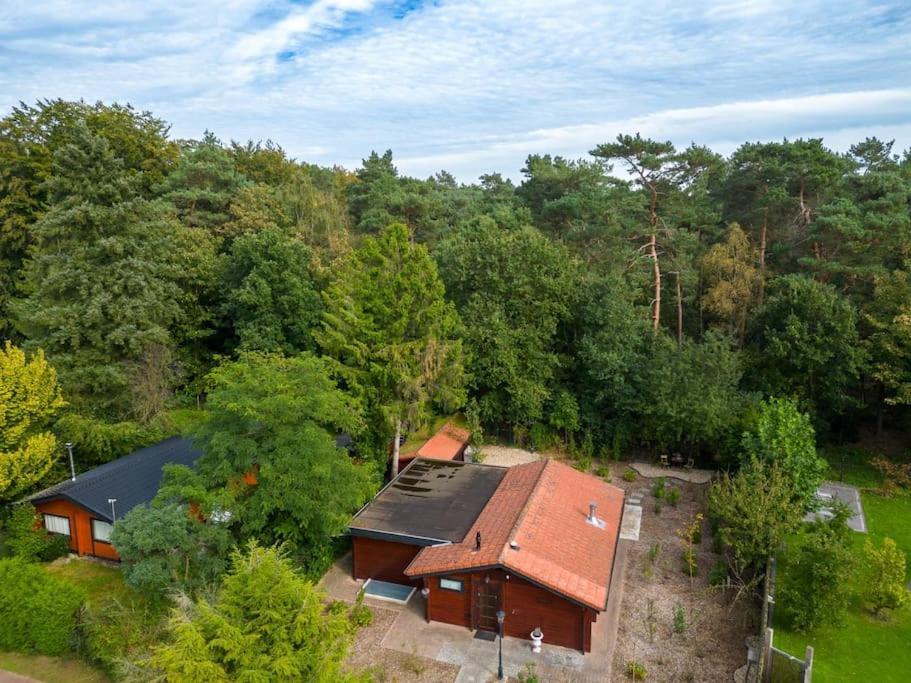 Spacious Wooden Cottage With Infra-Red Sauna At Veluwe Putten Exterior photo