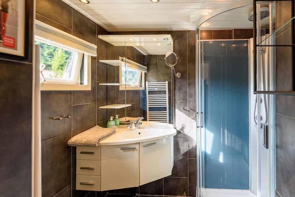 Spacious Wooden Cottage With Infra-Red Sauna At Veluwe Putten Exterior photo